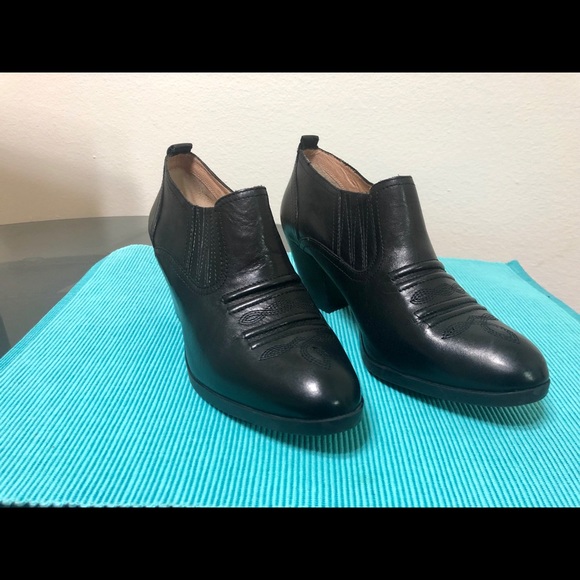 Nurture by Lamaze Shoes - Black ankle boots